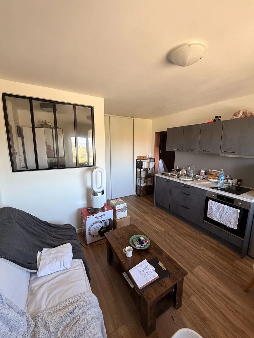 T2 Douvaine – Séjour cuisine ouverte – Verrière style atelier – Proche frontière suisse