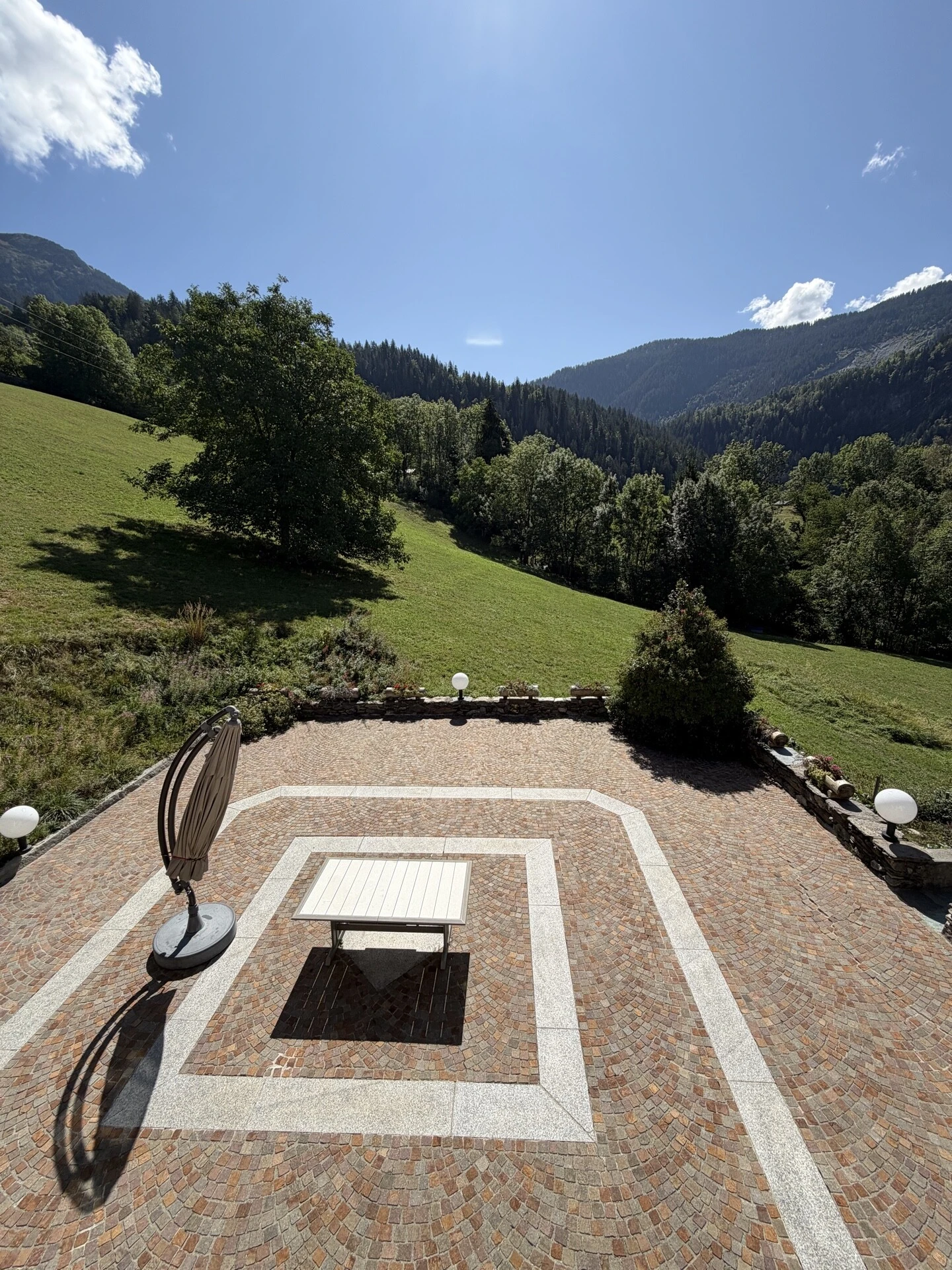 Château – Séjour / RDC – Terrasse principale