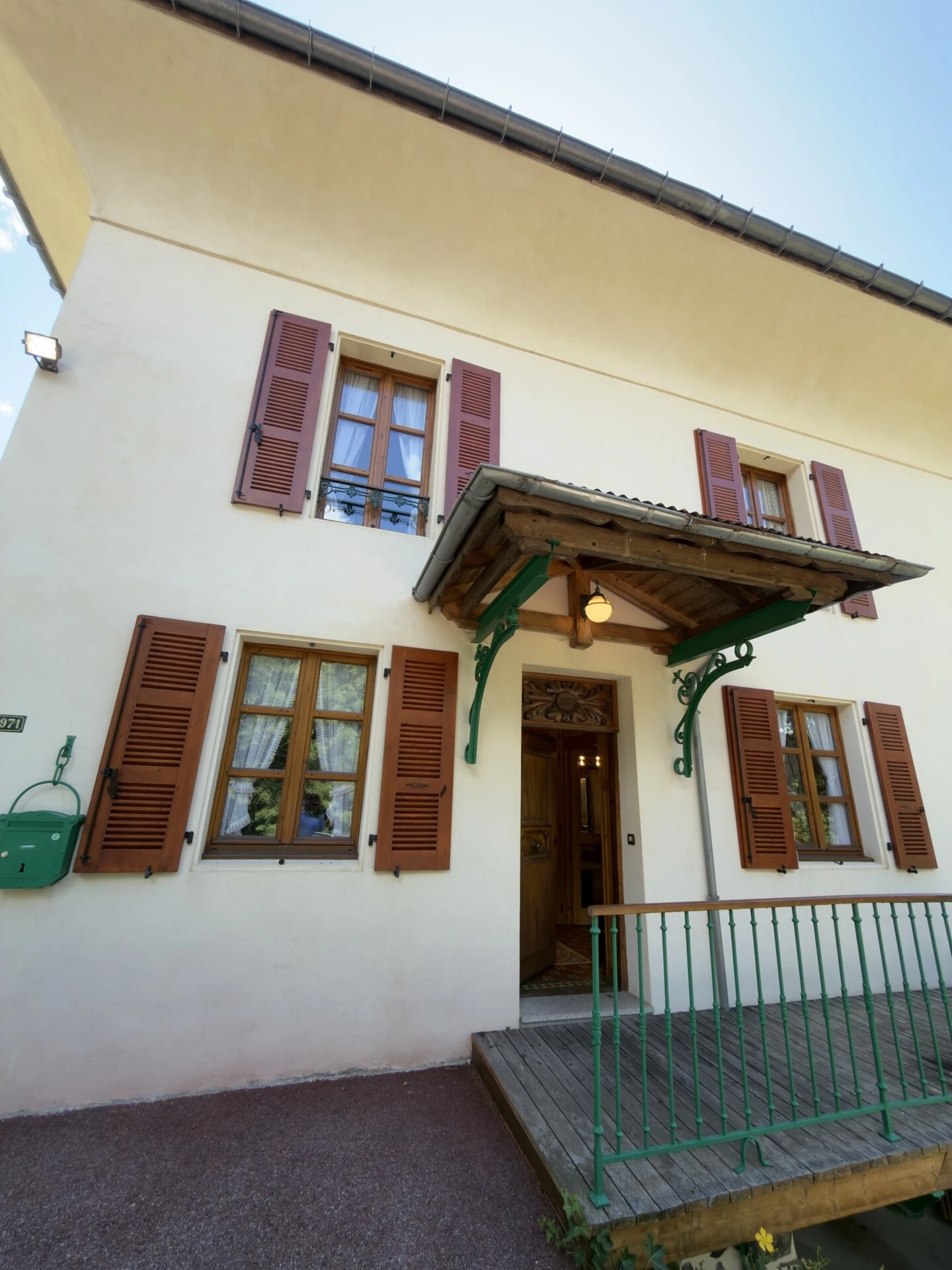 Extérieur – Vue  facade principale 1