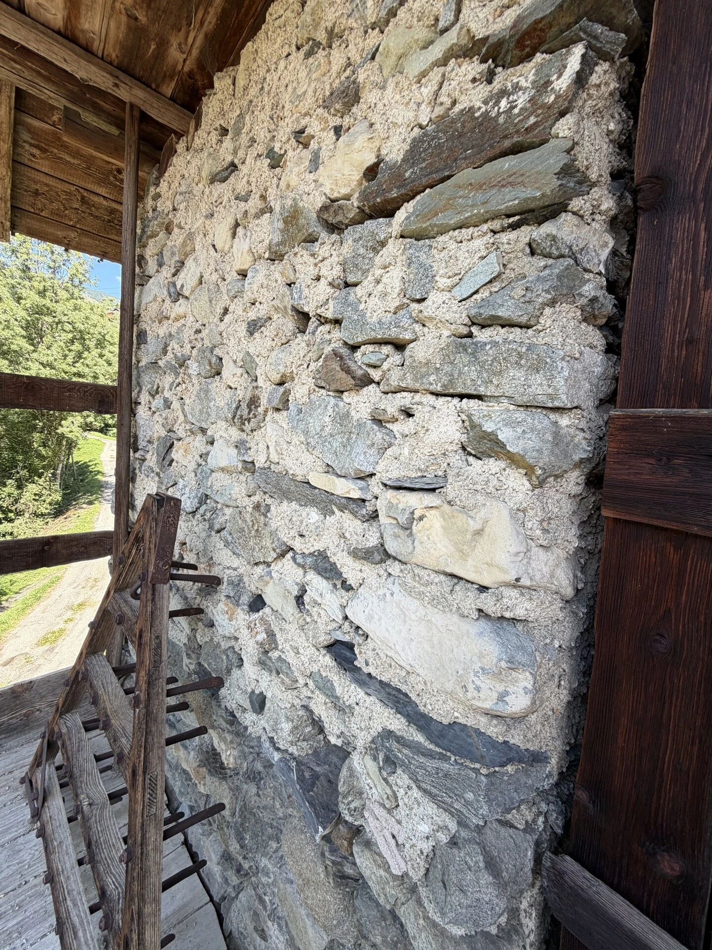 Extérieur – Mur en pierre